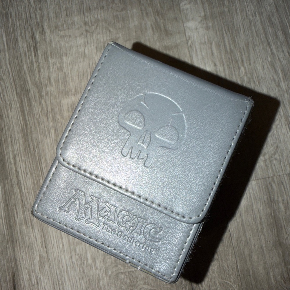 Magic the Gathering MTG Mana Flip Deck Box Ultra Pro Magnetic - 100 Cards